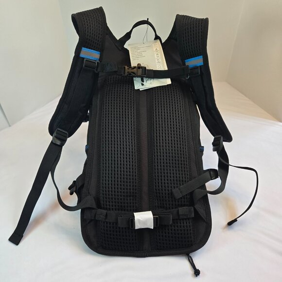 EVERFUN Hydration Backpack W/ Water Bladder 2L Insulated/Lightweight Black - Picture 2 of 10